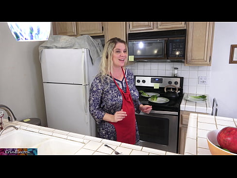❤️ A madrasta o ordenha na cozinha antes de sua data ❤ Porno vk em nós