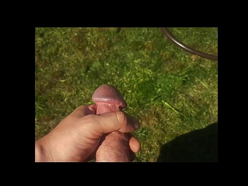 ❤️ A boazona se fode e se ejacula com um esguicho em um jardim de verão ❤ Porno vk em nós