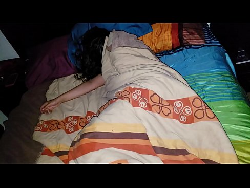 ❤️ Stepson berating sua jovem madrasta enquanto ela dorme. ❤ Porno vk em nós
